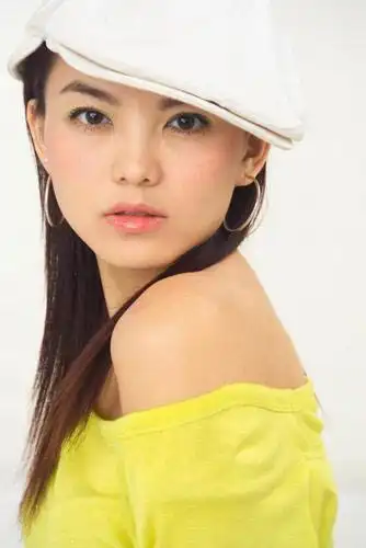 出李湘身材走样的图片,加上她与绯闻男友,mv导演王岳伦双双出入的照片