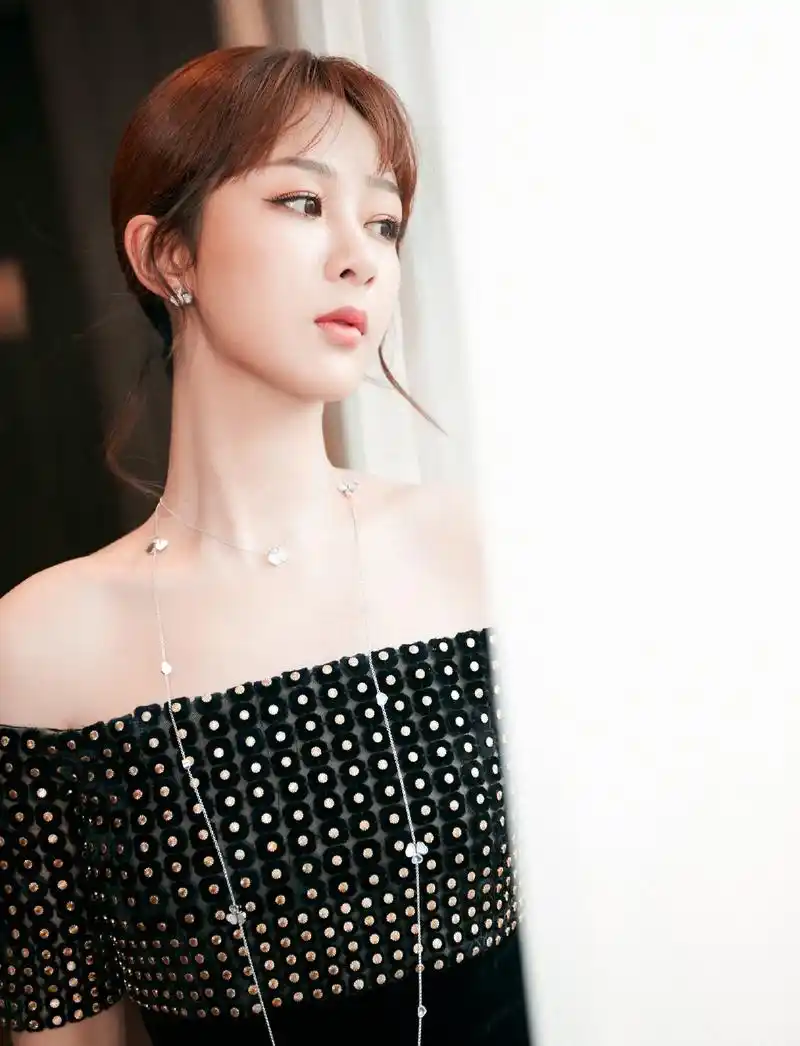 > 杨紫精致优雅活动照图片(5/7)