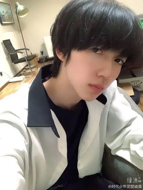 贺峻霖人间量角器##贺峻霖 画报颜值