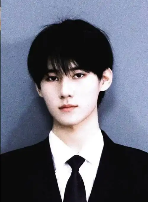 tnt时代少年团证件照 照片 无水印