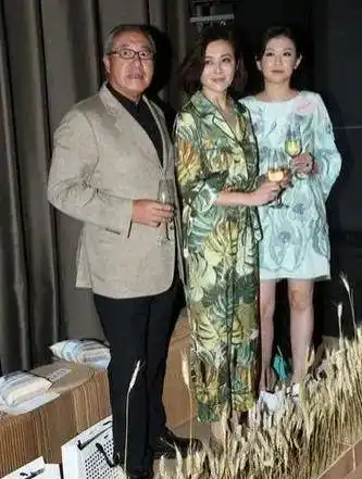 3位娱乐圈富婆现状,关之琳小鲜肉环绕,罗霈颖自曝只谈25岁男生_马清伟