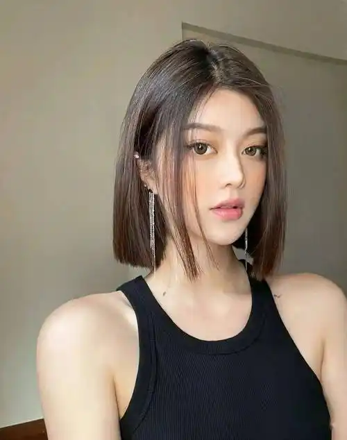 漂亮小姐姐网红短发