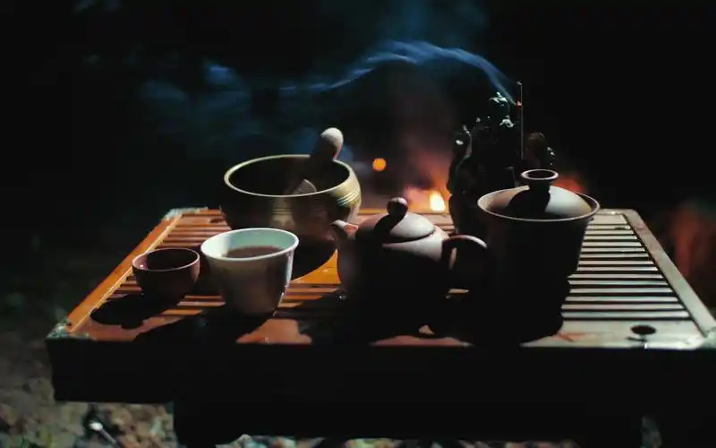 白噪音情景向孤单的夜晚冒着热气的茶温暖的虫鸣与篝火