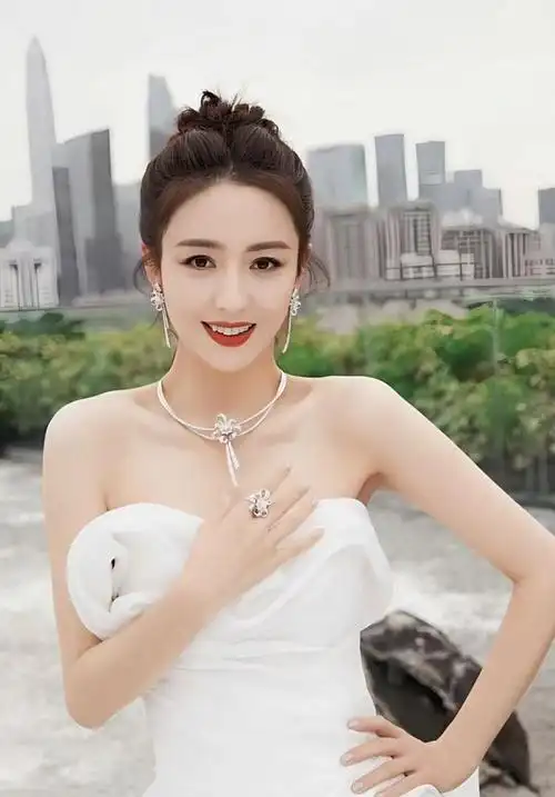 锡伯族第一美女 佟丽娅