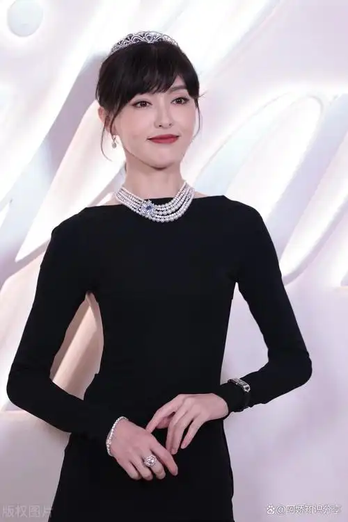 每位女明星都以其独特的魅力和气质吸引着无数的粉丝.