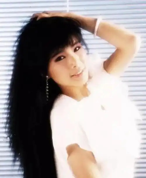 那个唱《粉红色的回忆》的韩宝仪,这些年过得怎么样了?