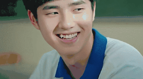 帅男微笑学生小虎牙gif动图_动态图_表情包下载_soogif