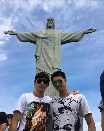 这么一看陈艾森童鞋简直是文质彬彬的小鲜肉啊