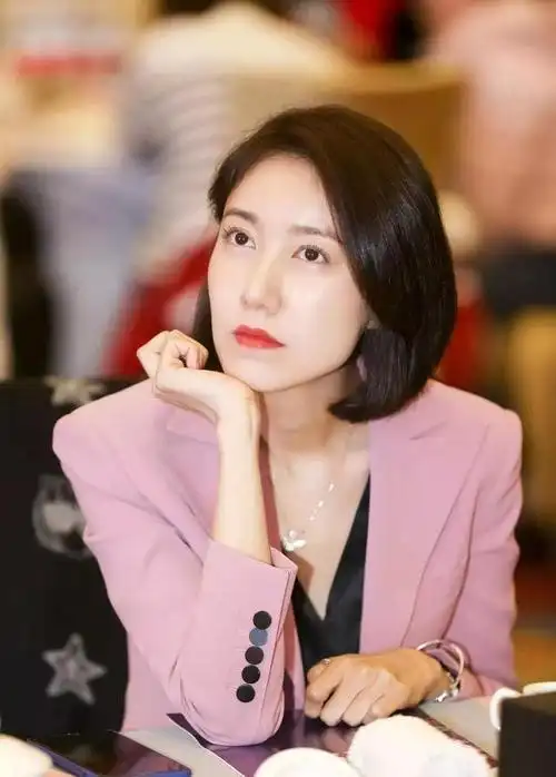 高露气质优雅唯美迷人的高清写真