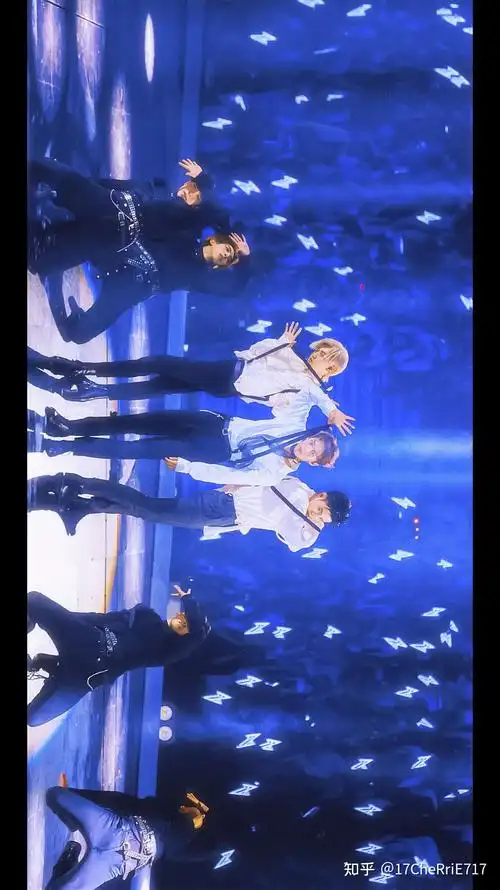 有没有什么r1se的神仙图片 可以做背景的那种?