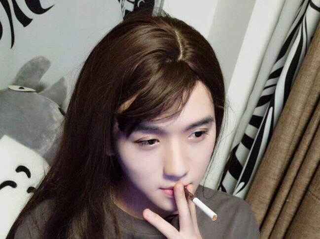 他因酒后劝架被人暴打,明明做女装大佬就能红偏偏转型吃鸡!