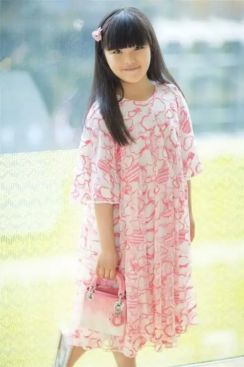 王诗龄瘦成瓜子脸穿运动外套扎脏辫元气少女感十足