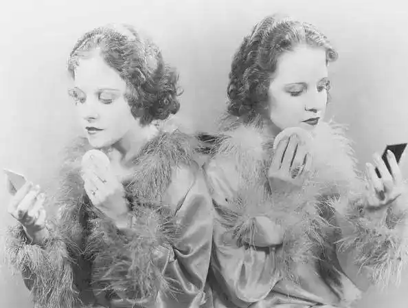 连体双胞胎的照片:世界上有哪些连体双胞胎(日常生活)