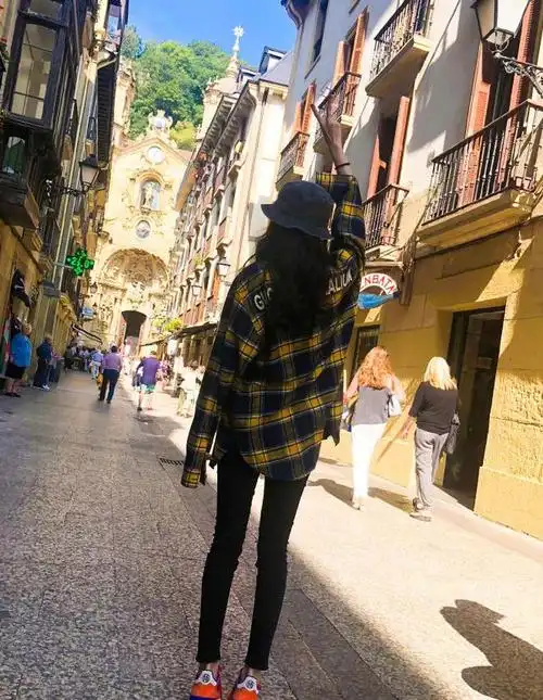 有一种美叫杨幂的背影想低调似乎不现实夏日穿搭就学她