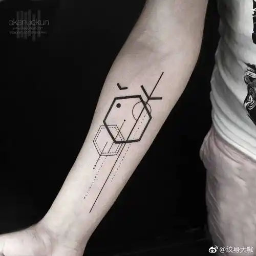 小臂几何图形纹身图案