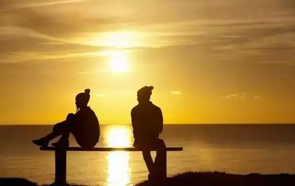 对于任何一个人来讲,一旦缘分走到了尽头,两个人之间都会疏远彼此,离