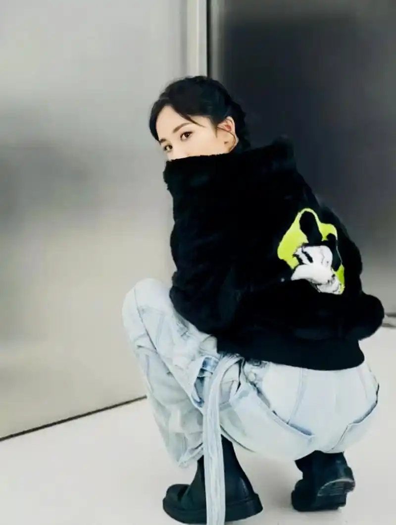 盘点蹲着拍照的女明星们大家喜爱谁的风格