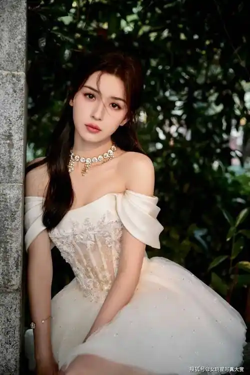 【哈妮克孜唯美写真】白色公主裙,温柔迷人,芭蕾舞者