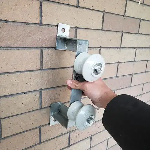 外墙电线固定支架瓷平弓型架墙壁加厚电线杆角铁龙门支架通横档1号