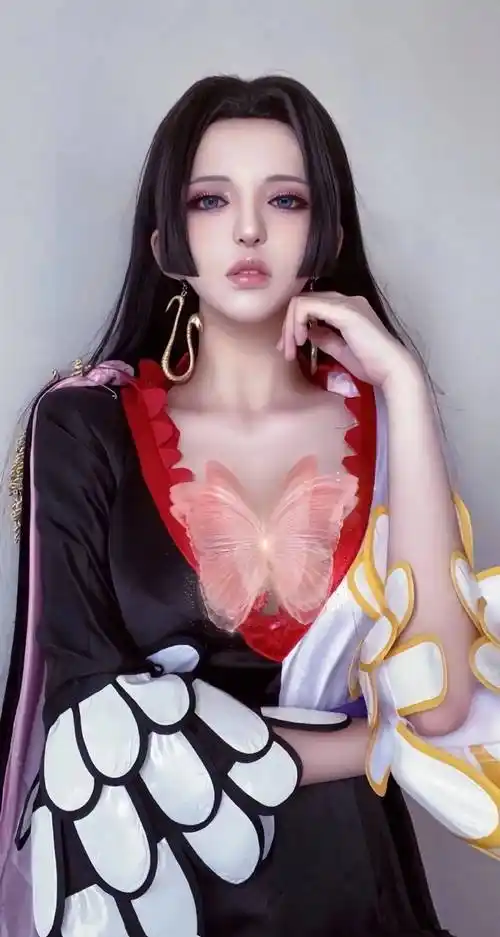 海贼王女帝cos,这大长腿和颜值真的太太太顶了