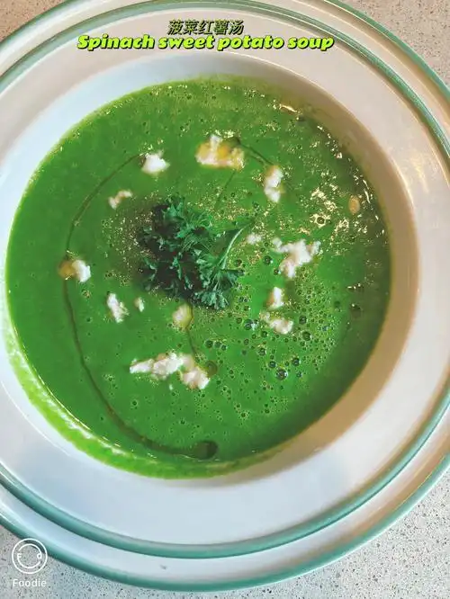 美味的菠菜红薯汤spinachsweetpotatosoup