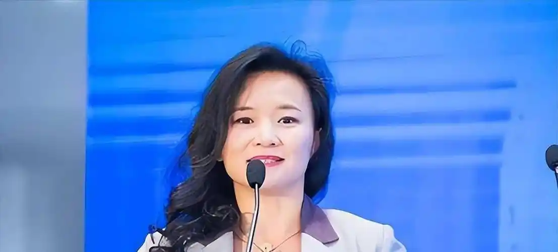 回顾:央视女主持成蕾,潜伏我国18年,因口误暴露她澳方间谍身份_中国