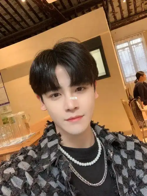 男生自拍第一次来苏州有什么好吃的推荐