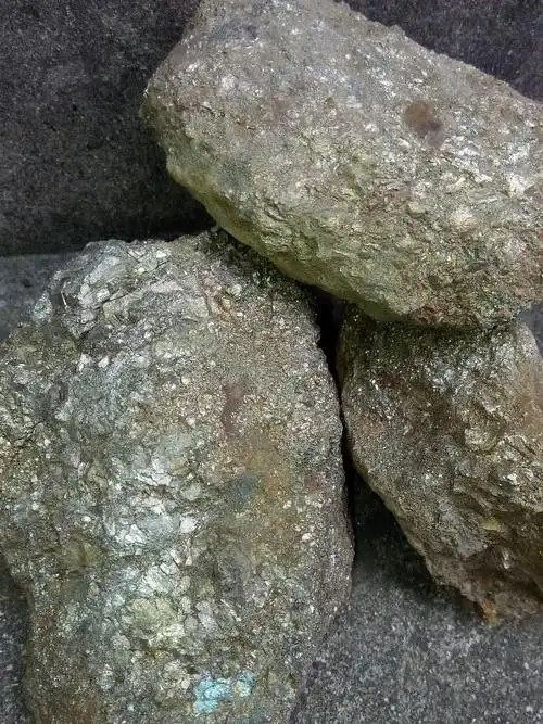 6g/cm3 执行质量标准  gb2003 高硫铁矿s>47 . fe45.比重4.