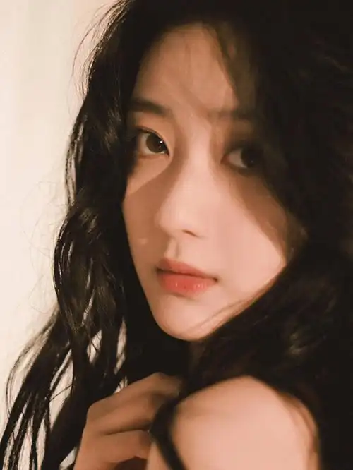 戚砚笛长在我审美上的女孩