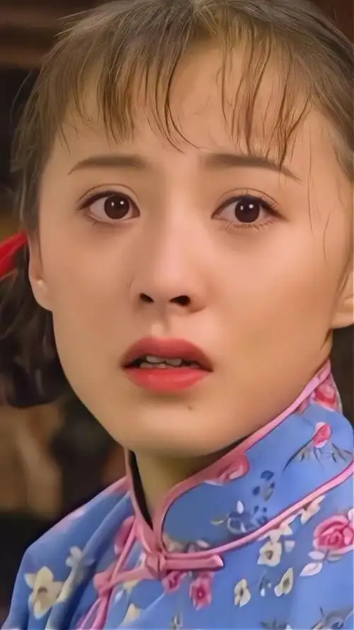 相信大家都知道《情深深雨蒙蒙》中那个疯疯癫癫的可怜女孩"可云".