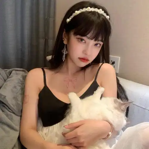 微信冷艳女生头像