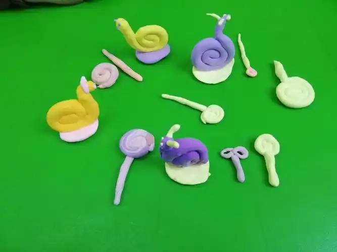 本周手工粘土课—《会爬的小蜗牛》
