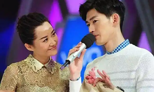 许晴|彭于晏|情侣装_新浪新闻