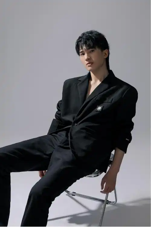 和平精英人气主播难言再出发,11 月 18 日晚 7 点开启快手直播首秀 -