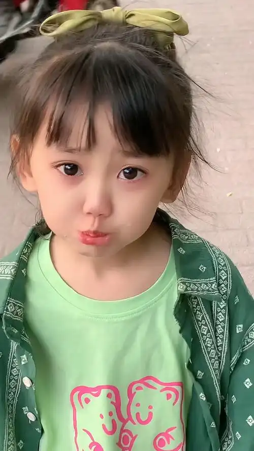 家有萌娃#委屈的小样子好让人心疼可是不写作业太气人了