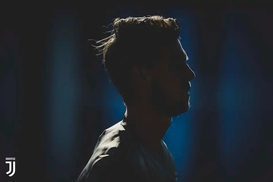 尤文超带感训练照 c罗完美侧颜