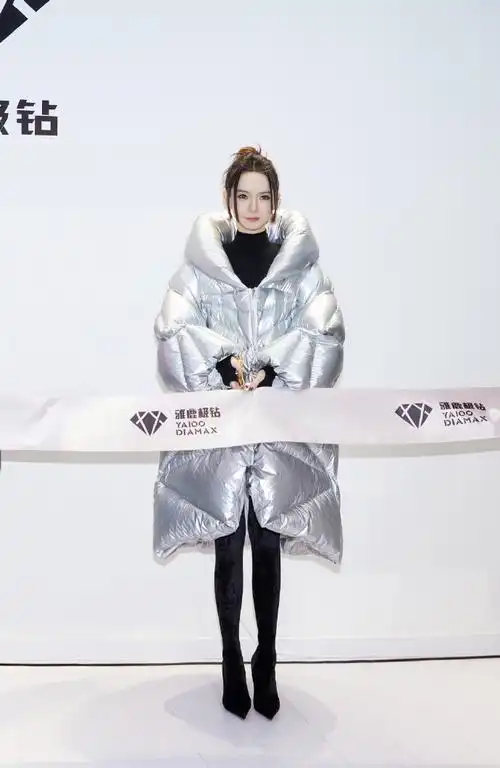 戚薇雅鹿全球代言人##戚薇时尚图鉴