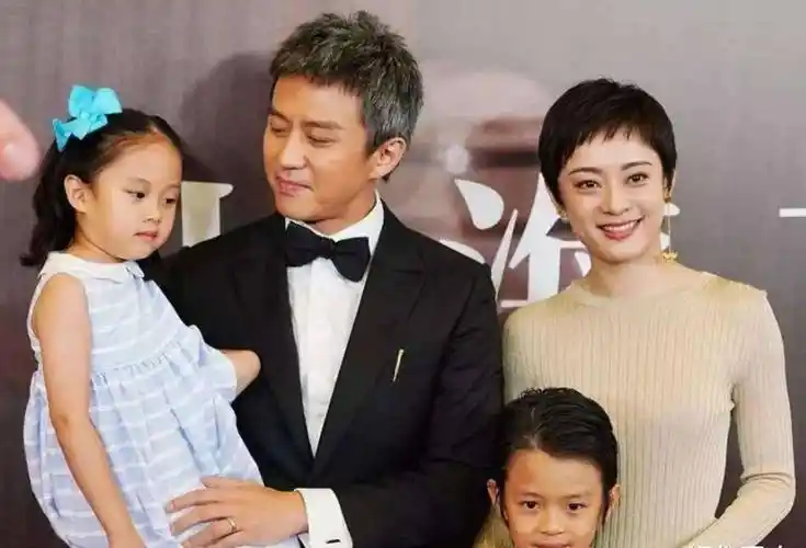 邓超孙俪的儿子等等太逗了说喜欢妈妈疯疯癫癫的样子这是亲儿子无疑