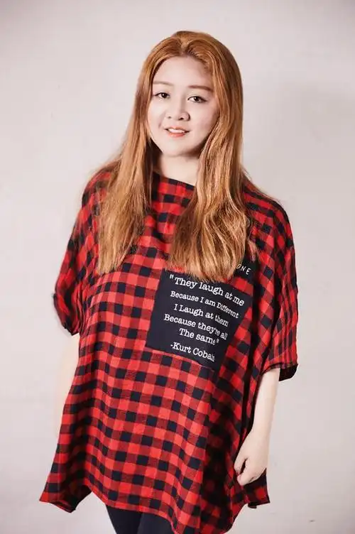 王雅君用音乐与自己和解栗先达以诗诵生活