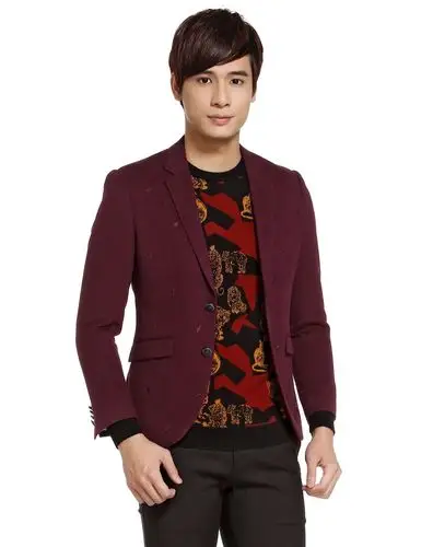 暗红色休闲商务长袖西服