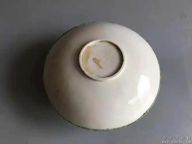 出土宋代定窑白瓷龙纹碗