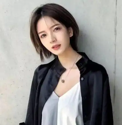 2019流行中短发最新发型女2019流行中短发烫发图片减龄