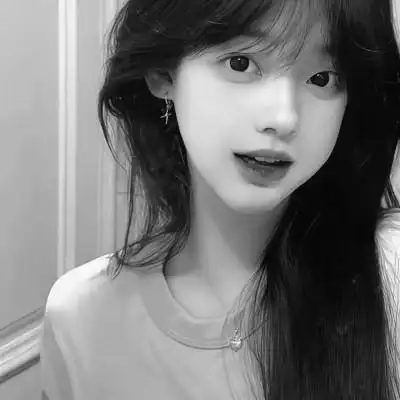 抖音超火的女生头像黑白好看图片
