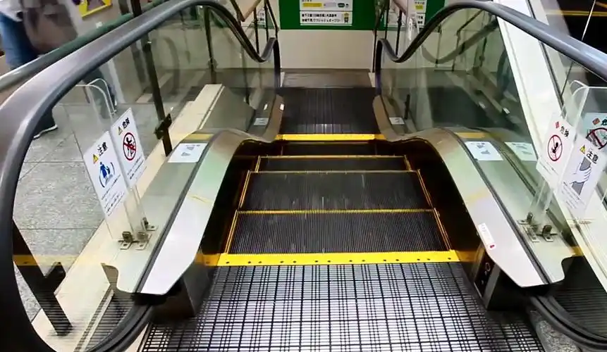 世界上最短的电梯,只有5层台阶高,刚站上去就到站