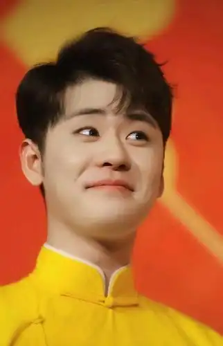 奶黄包张云雷——手机壁纸背景