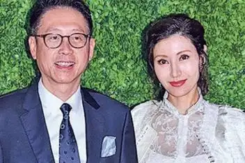 李嘉欣许晋亨婚礼现场相拥热吻_百度视频搜索