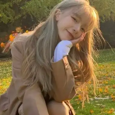 高清简单成熟低调的头像女生图片