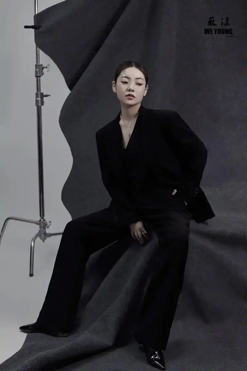 当女人穿上西装感觉没男人什么事了酷酷的西装风