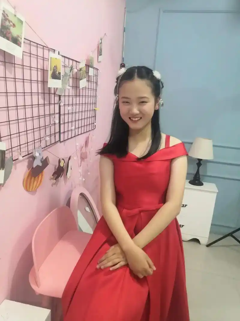 大女儿14岁邢雨桐 雨后的桐树,茁壮成长……  二女儿九岁邢 - 抖音