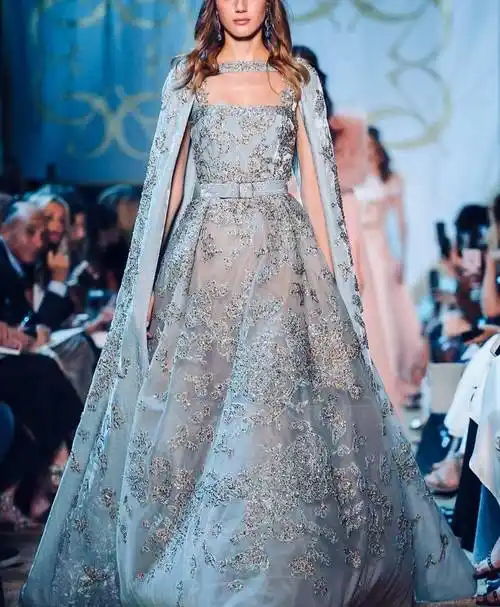 elie saab秀场上灵动的蓝色仙女裙,飘逸梦幻,羽毛,刺绣唯美_礼服_高定